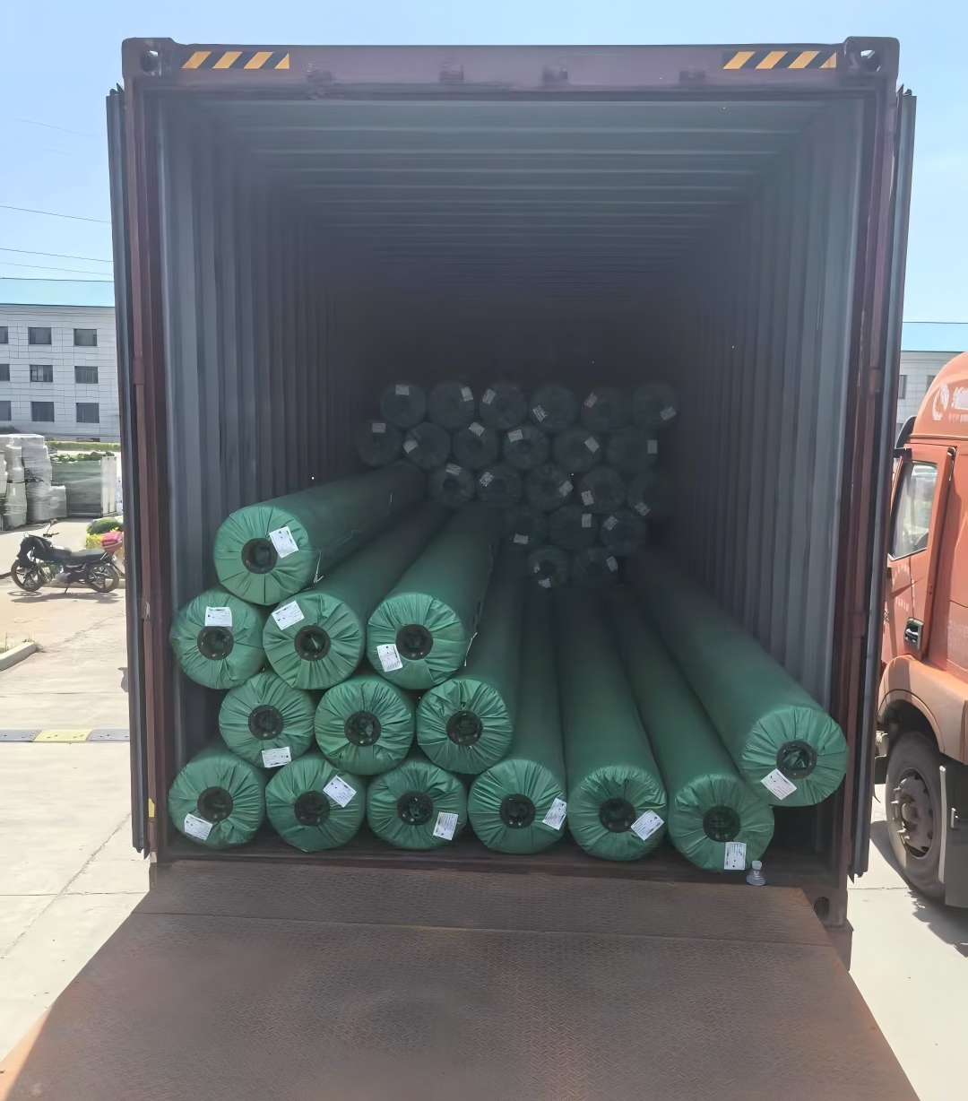Global delivery container 14