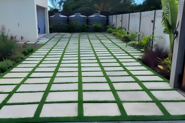 Can you put fake grass between pavers?