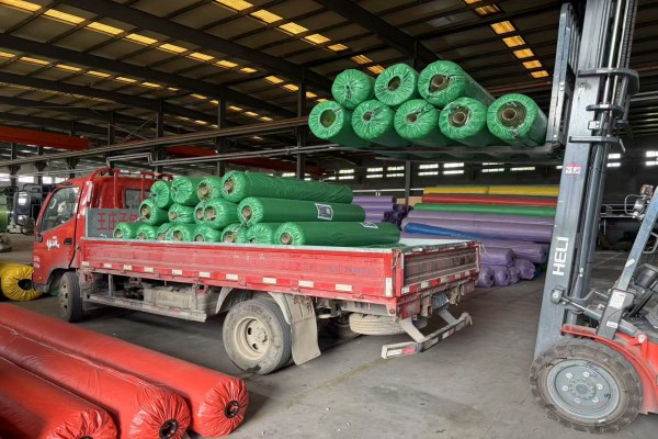 Manufacturing of artificial turf
