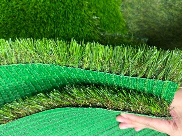 Factors for realistic artificial grass