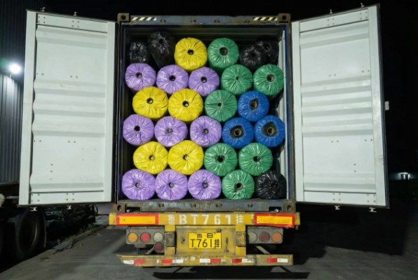 Can I Mix Different Artificial Grass Models in One Container?